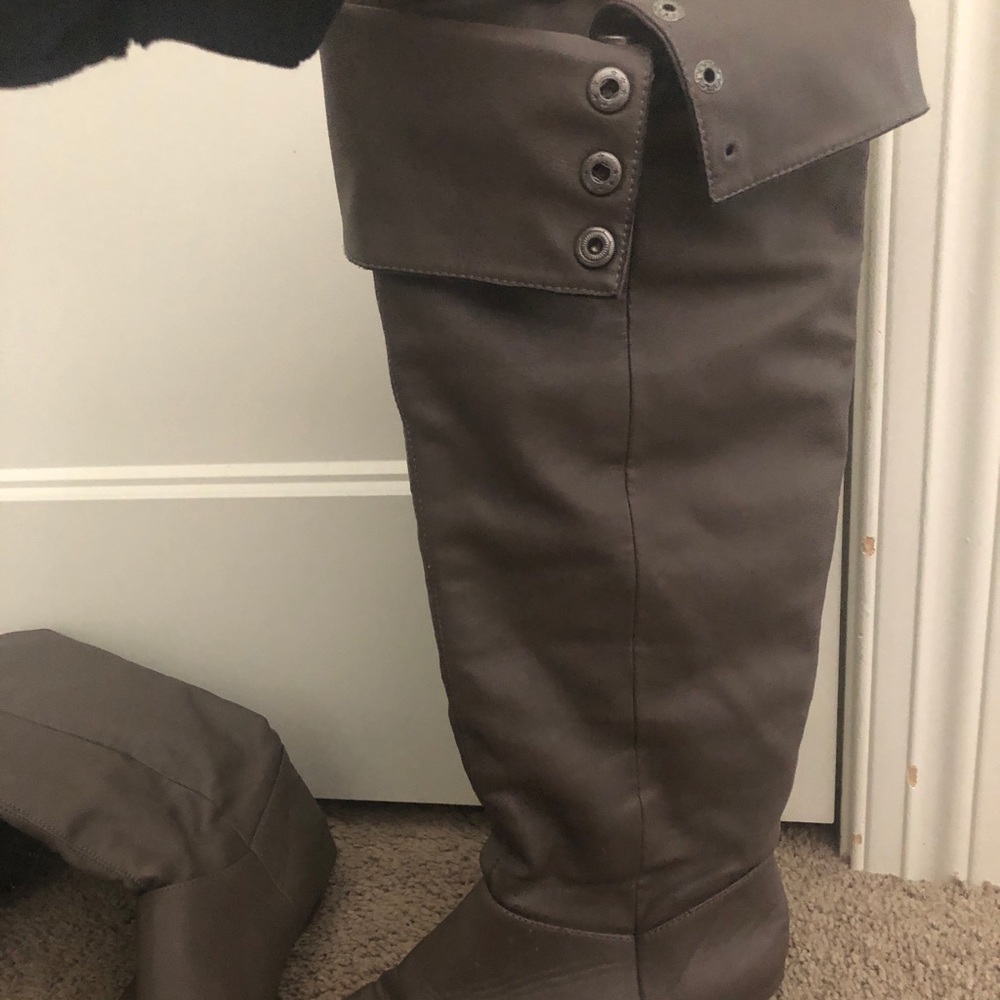 Grey boots - Picture 2 of 3